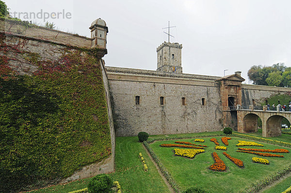 Museu Militar  Militärmuseum  Castell de Montjuic  Burg  Festung  Festungsmauern  Burggraben  Garten  Barcelona  Katalonien  Spanien  Europa