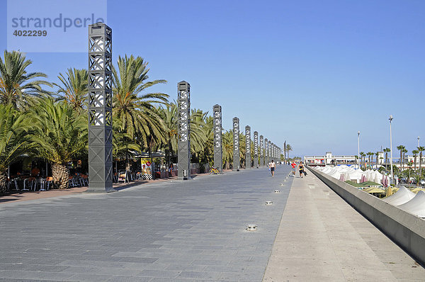 Promenade  Restaurant  Palmen  Port Olimpic  Hafen  Barcelona  Katalonien  Spanien  Europa