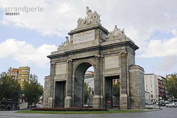 Glorieta de Puerta de Toledo  Plaza  Platz  Triumphbogen  Madrid  Spanien  Europa