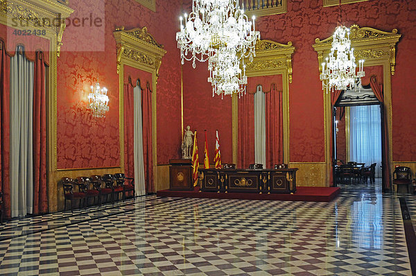 Der goldene Salon  Saal  Palacio de la Llotja de Mar  ehemalige Handelsbörse  Barcelona  Katalonien  Spanien  Europa