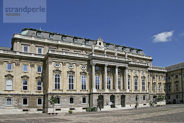 Burg  Burgpalast  Residenz  Königschloss  Budapest  Ungarn  Europa