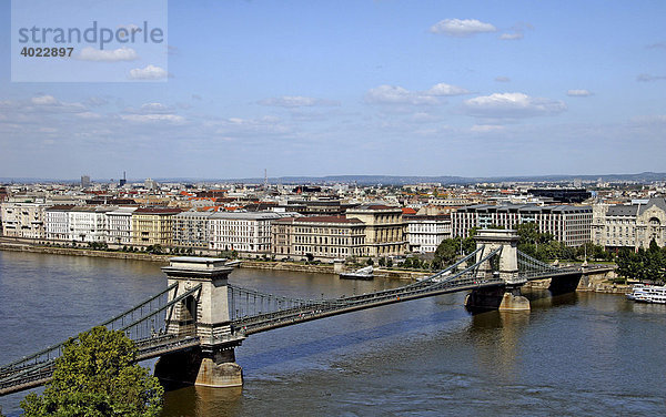 Kettenbrücke  Wahrzeichen  Donau  Panorama  Budapest  Ungarn  Europa