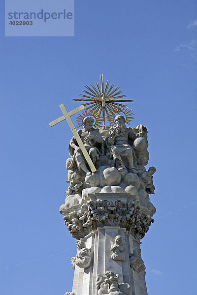 Dreifaltigkeitsäule mit Heiligenfiguren  14 m hoch  Detail  Matthias Kirche  barocke Pestsäule  Erinnerung an die Pestepidemie im Jahre 1691  Budapest  Ungarn  Europa