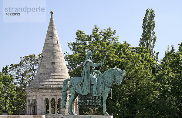 Fischerbastei mit der Statue vom Hl. Stephan  Budapest  Ungarn  Europa