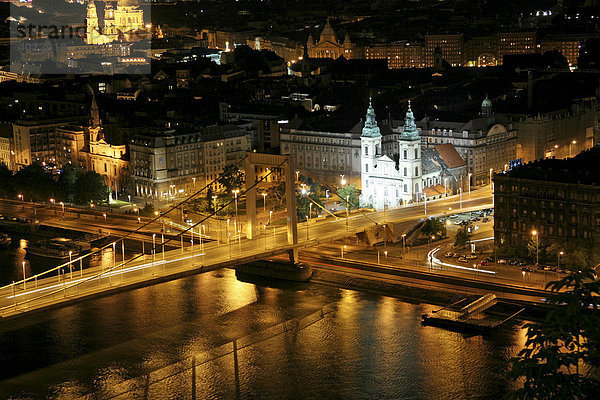 Panoramaaussicht auf die Elisabethbrücke vom Gellertberg  Budapest  Ungarn  Europa