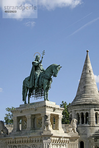 Statue von König Hl. Stephan vor der Fischerbastei  Budapest  Ungarn  Europa