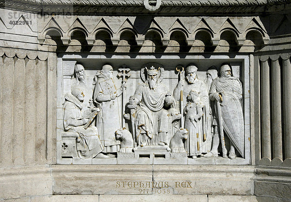 Postament mit Darstellung des Königs  Statue vom König Hl. Stephan  Budapest  Ungarn  Europa