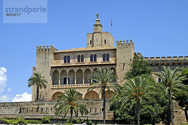 Almudaina Palast  Königsschloss  Residenz  Palma de Mallorca  Wahrzeichen  Mallorca  Balearen  Spanien  Europa