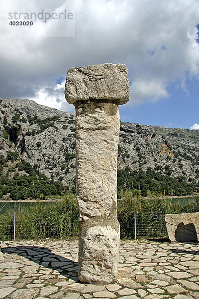 Santuario Kolumne  VI-II v.Chr.  Süßwassersee Gorg Blau  Naturschutzgebiet  Mallorca  Balearen  Spanien  Europa