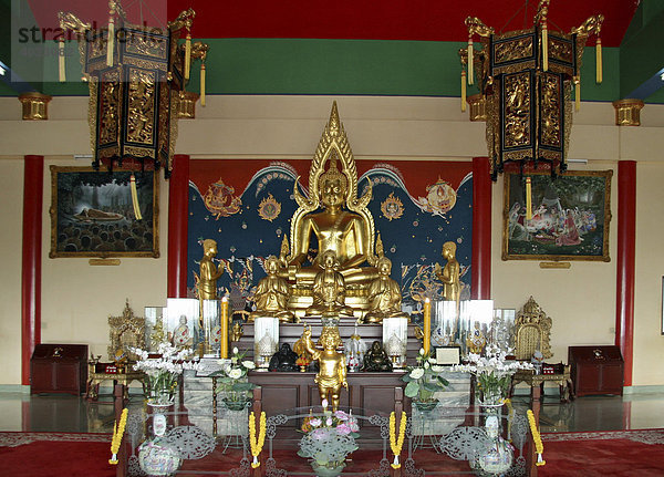 Die Statue von Phra Buddha Chinnarat  Chinesischer Palasttempel Viharnra Sien  oder Anek Kusala Sala  Museum  Silverlake  Provinz Chonburi  Thailand  Asien