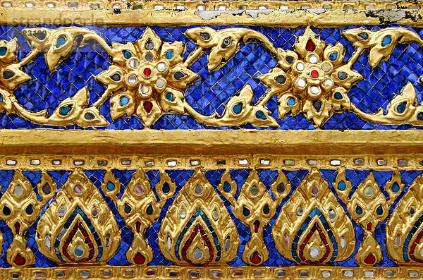 Goldverzierungen  Königliches Kloster  Bangkok  Thailand  Asien