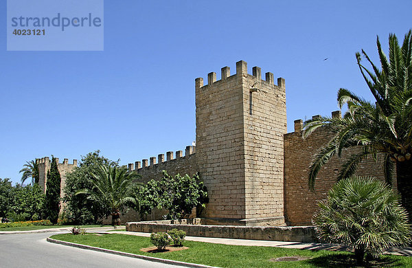 Stadtmauer  Altstadt  Alcudia  Mallorca  Balearen  Spanien  Europa