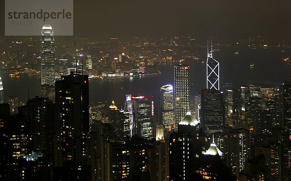 Aussicht von Victoria Peak  Nachtaufnahme  Hong Kong  China  Asien