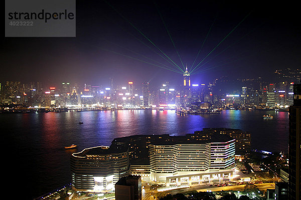 Lasershow  Blick über den Victoria Harbour auf Central  Hong Kong  China  Asien