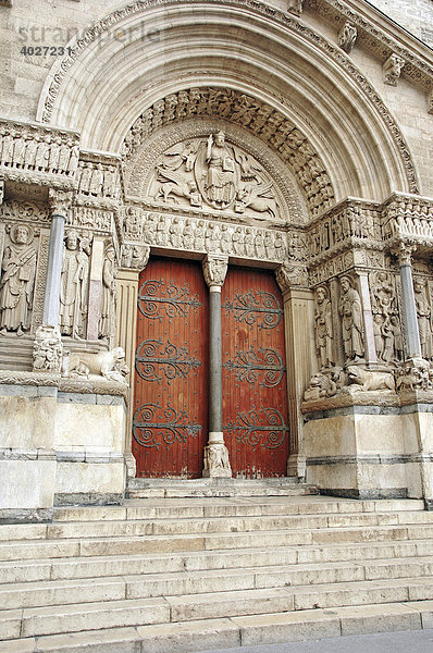 Portal der Kathedrale Saint Trophime  Arles  Bouches-du-Rhone  Provence-Alpes-Cote d'Azur  Südfrankreich  Frankreich  Europa
