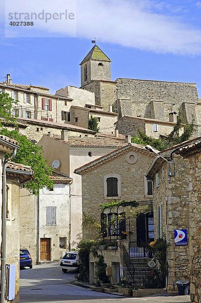 Kirche und Häuser  Aurel  Vaucluse  Provence-Alpes-Cote d'Azur  Südfrankreich  Frankreich  Europa