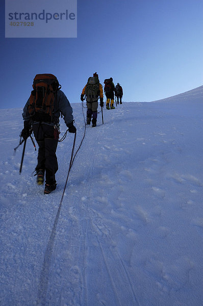 Bergwanderer auf dem Pisco Gebirge  18897 ft / 5760 m  Peru  Südamerika