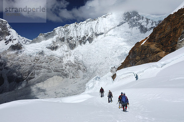 Bergsteiger auf dem Pisco Gebirge  18897 Fuß / 5760 m  Peru  Südamerika