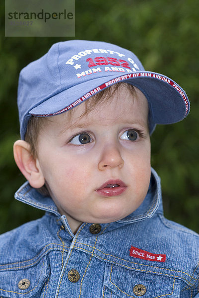 Portrait eines kleinen Jungen  18 Monate