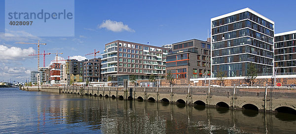 Neue Büro- und Wohngebäude am Kaiserkai  Hafencity  Hafen City  Hamburg  Deutschland  Europa  Panorama aus 2 Einzelbildern
