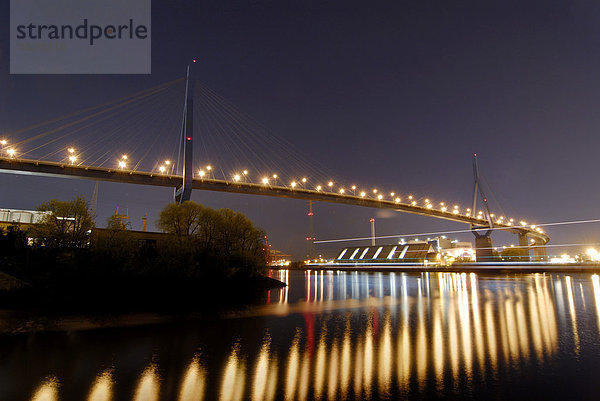 Die Köhlbrandbrücke in Hamburg  Deutschland  Europa