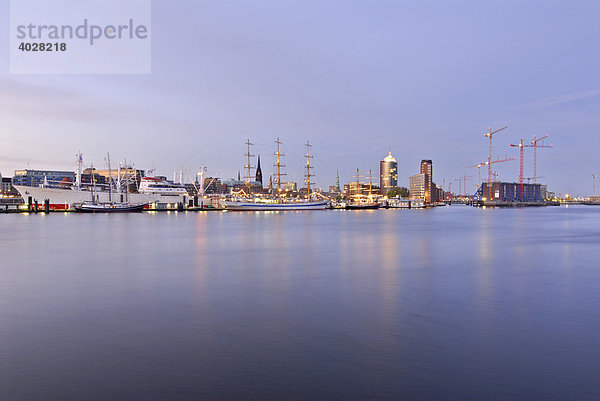 Der Hamburger Hafen  Hamburg  Deutschland  Europa
