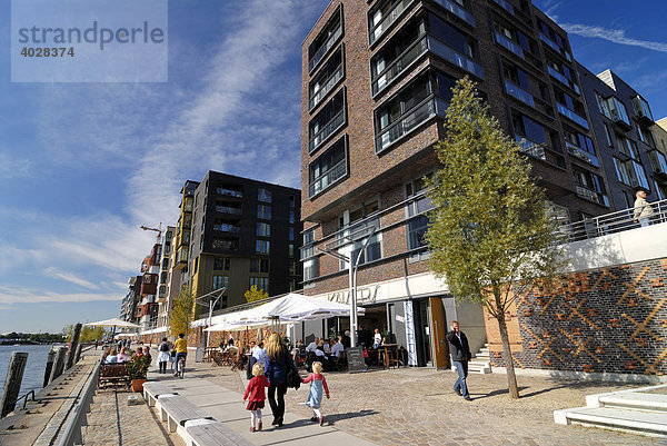 Die Dalmannkaipromenade am Kaiserkai in der HafenCity von Hamburg  Deutschland  Europa