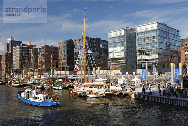 Der Traditionsschiffhafen im Sandtorhafen in der Hafencity von Hamburg  Deutschland  Europa