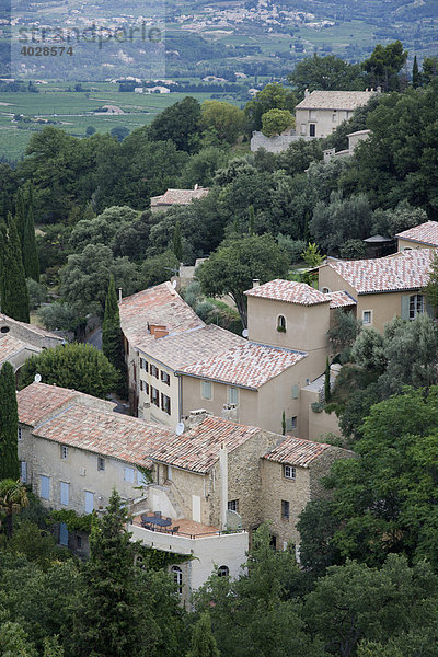 Die Stadt Seguret in Vaucluse  Provence  Frankreich  Europa