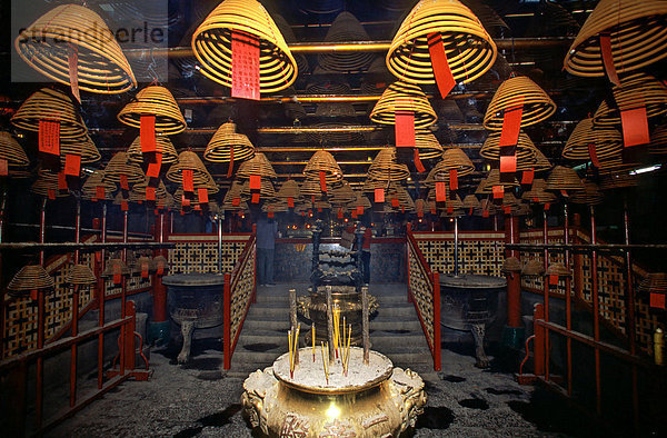 Weihrauch Spiralen im taoistischen Man Mo Tempel  Hollywood Road  Hong Kong  China  Asien