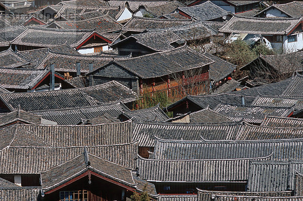 Dächer von Lijang  historische Hauptstadt des Naxi-Königreichs  UNESCO Weltkultuerbe 1997  Yunnan  China  Asien