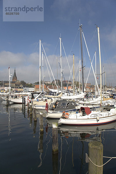 Museumshafen ist mit Traditionsseglern zur Rumregatta 2008 voll belegt  Flensburg  Schleswig-Holstein  Deutschland  Europa