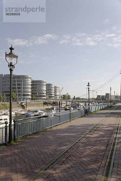 Segelhafen  Bürokomplex Five Boats  Architekt: Nicholas Grimshaw  Innenhafen  Duisburg  Nordrhein-Westfalen  Deutschland  Europa