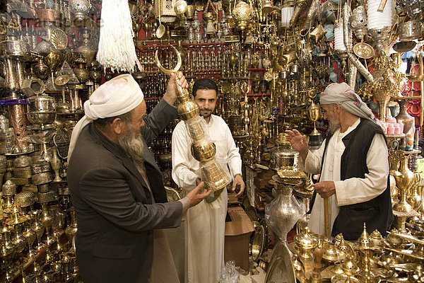 Verkauf von Gold- und Silberwaren  Suq  Sana´a  Jemen  Naher Osten