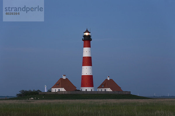 Leuchtturm Westerheversand zur Blauen Stunde  Westerhever  Nordsee  Nordfriesland  Schleswig-Holstein  Deutschland  Europa