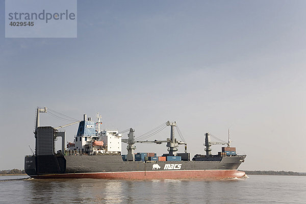 RoRo Frachter Diamond Land  Heimathafen Majuro  Liberia  auf der Elbe