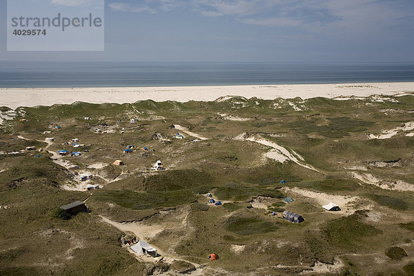 Zelten in den Dünen von Amrum  Nordsee  Schleswig-Holstein  Deutschland  Europa