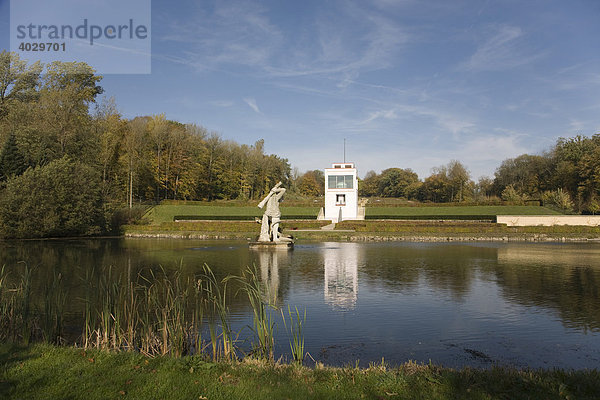 Schloss Gottorf  der Herkulesteich im barocken Schlossgarten mit dem Globushaus  Schleswig an der Schlei  Schleswig-Holstein  Norddeutschland  Deutschland  Europa