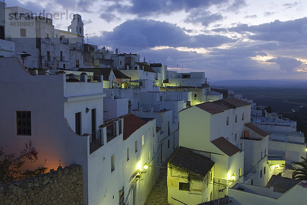 Die weißen Häuser von Vejer de la Frontera vor Sonnenaufgang  Barbate  Andalusien  Spanien  Europa