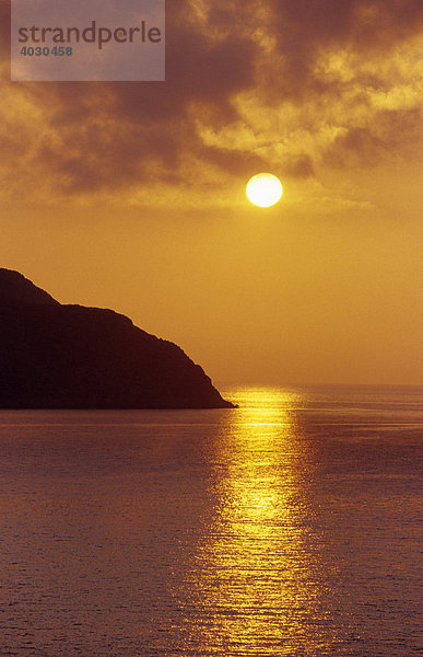 Sonnenuntergang über der Insel Telendos  Insel Kalymnos  Griechenland  Europa