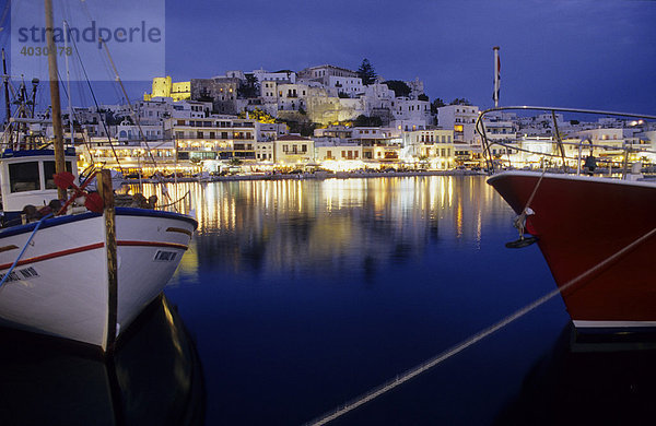 Boote im Hafen von Naxos-Stadt  Insel Naxos  Griechenland  Europa