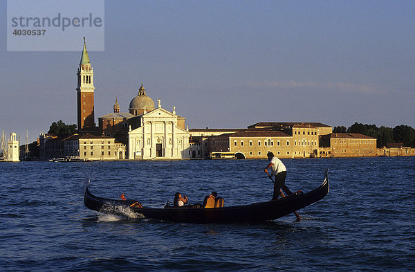 Kirche San Giorgio Maggiore und Gondoliere  Venedig  Italien  Europa