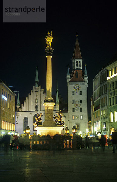 Marienplatz mit Mariensäule und Altem Rathaus  München  Bayern  Deutschland  Europa