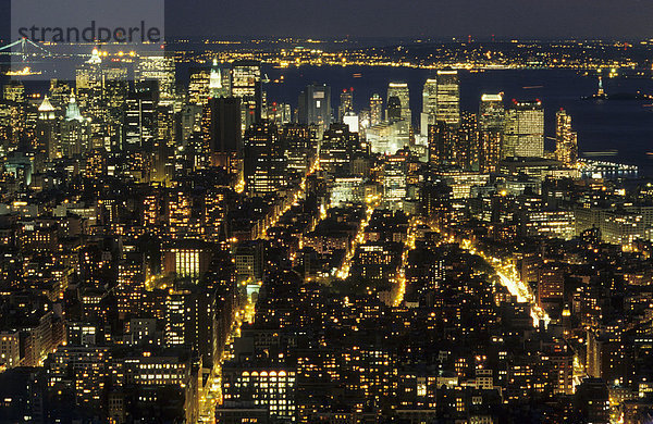 Blick vom Empire State Building nach Downtown Manhattan  New York City  USA