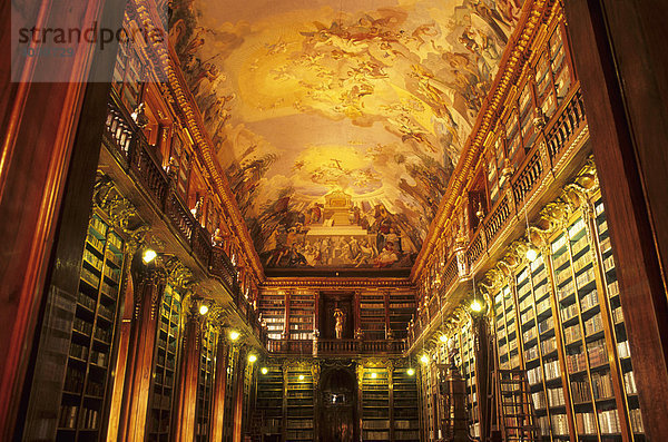 Philosophischer Saal der Bibliothek im Kloster Strahov  Prag  Tschechien  Europa