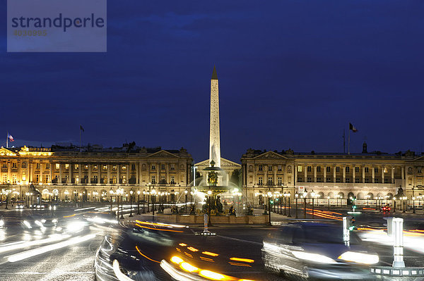 Straßenverkehr und Obelisk am Place de la Concorde  Galerie Nationale du Jeu de Paume  Musee de l'Orangerie  Paris  Frankreich  Europa