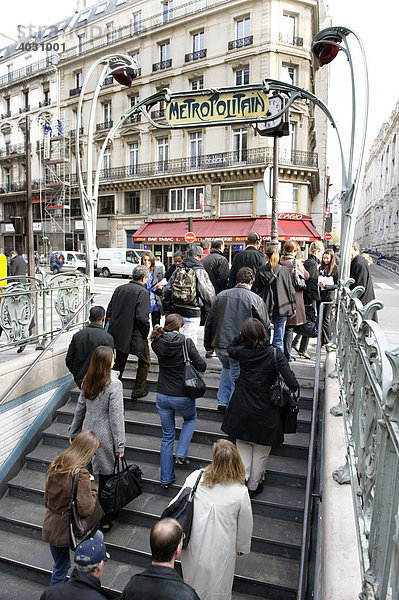 Historisches Metroschild  Metropolitain  Paris  Zentrum  Frankreich  Europa