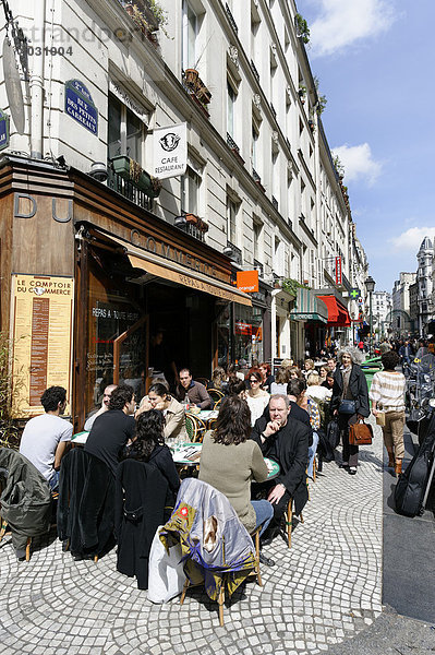 Straßencafe  Läden  Rue des Petits Carreaux  2. Arrondissement  Paris  Zentrum  Frankreich  Europa