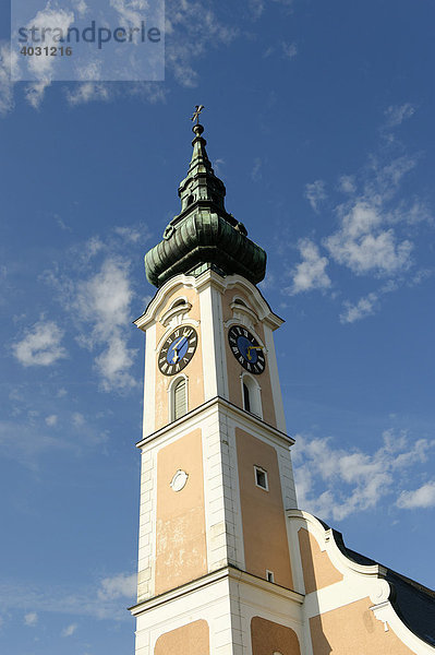 Turm der Pfarrkirche St. Martin  Grieskirchen  Oberösterreich  Österreich  Europa