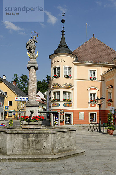 Marktplatz mit Rathaus  Windischgarsten  Oberösterreich  Österreich  Europa